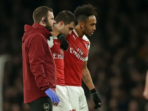 NÓNG: Sokratis khiến hàng thủ Arsenal càng thêm khủng hoảng