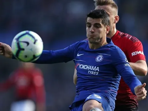 Willian và Hazard bị tố không muốn chuyền cho Morata