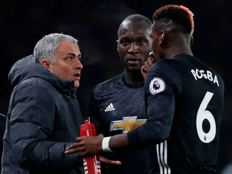 Cầu thủ Man Utd phản ứng thế nào khi Mourinho trừng phạt Pogba?