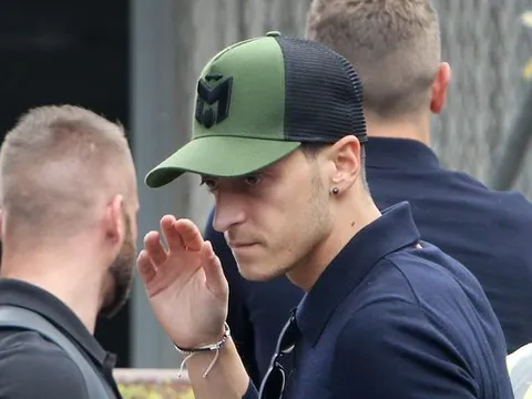 Ozil phá vỡ sự im lặng sau khi 'mất tích' ngày Arsenal đại thắng