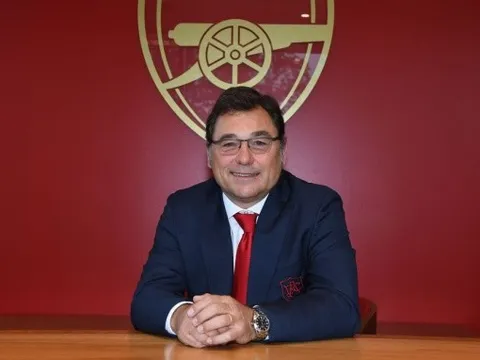 Giữa men say hạnh phúc, CĐV Arsenal nhận tin không vui