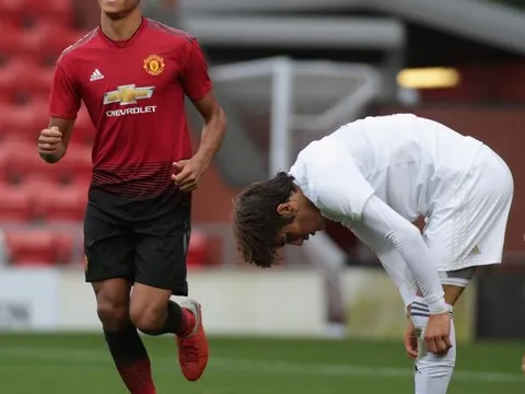 'Thần đồng' của Man Utd được khen xuất sắc hơn cả Rashford lẫn Lukaku
