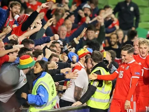 Ghi bàn quan trọng, sao xứ Wales được so sánh với huyền thoại Man Utd