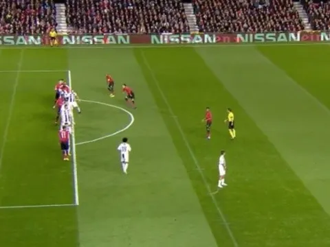 Vì sao sân Old Trafford xuất hiện nhiều vạch kẻ ở cuộc tiếp đón Juve?