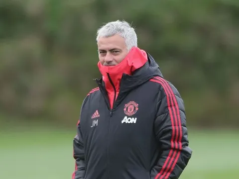 Ngay trước trận đánh lớn, Mourinho có động thái bất ngờ