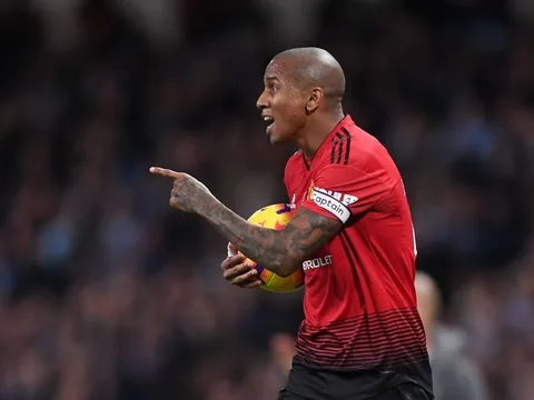 Young hào hứng chia sẻ về buổi tập đầu tiên của Man Utd cùng Solskjaer