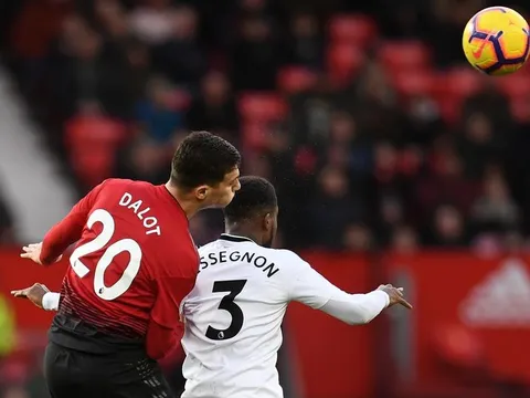 Đảo chân như rang lạc, Dalot được so sánh với Ronaldo