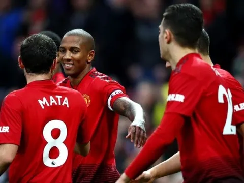 Đã bao lâu Young 'mùa chuyển nhượng' mới lập công ở Old Trafford?