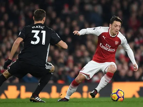Bị Arsenal bỏ rơi, Mesut Ozil ra quyết định về việc đến Man Utd