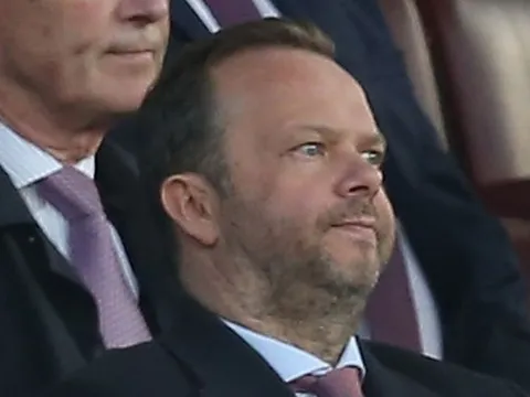 M.U thủng lưới, Ed Woodward phản ứng lạ trên khán đài