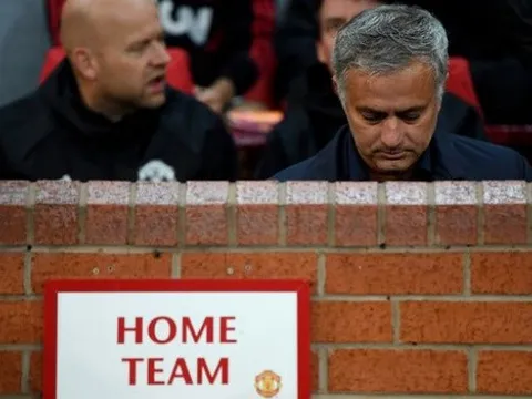 Hy vọng cuối cùng của Mourinho đã cạn sau động thái này của NHM M.U