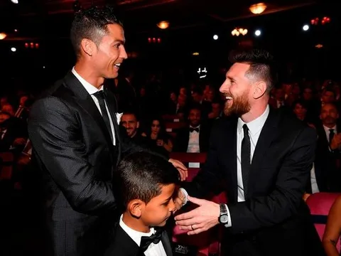 Pogba hay Kroos, Messi hay Ronaldo? Scholes đưa ra đáp án hoàn hảo