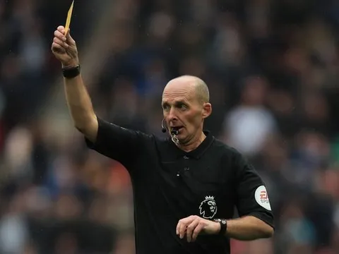 Trọng tài tai tiếng bắt trận Chelsea - Man Utd