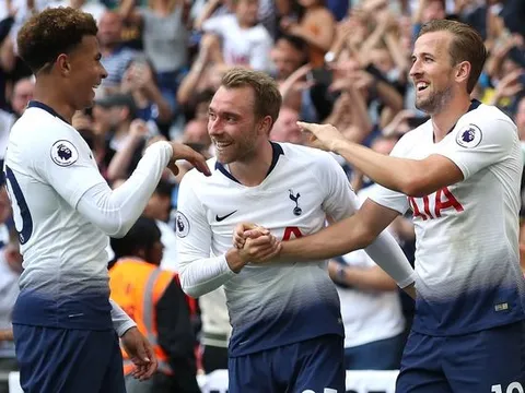 Bị vạ lây, Tottenham nhận 'mưa gạch đá'