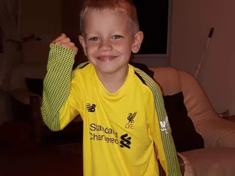 Hành trình gian nan của cậu bé 5 tuổi đến Anfield xem Liverpool thi đấu