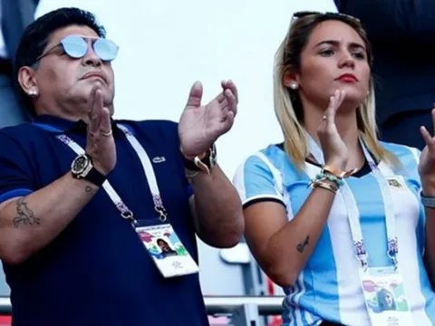 Tình trẻ Rocio Oliva 'ủ mưu' làm trợ thủ cho Maradona