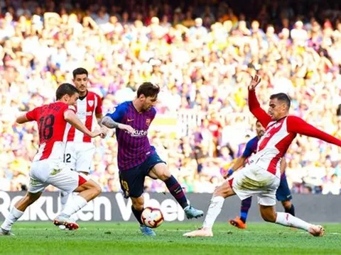 Messi dự bị đầu trận, Barca lộ nguyên hình 'nhà vua' bạc nhược