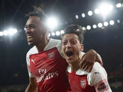 Arsenal hết còn có thể lấy công bù thủ, trách Ozil à?