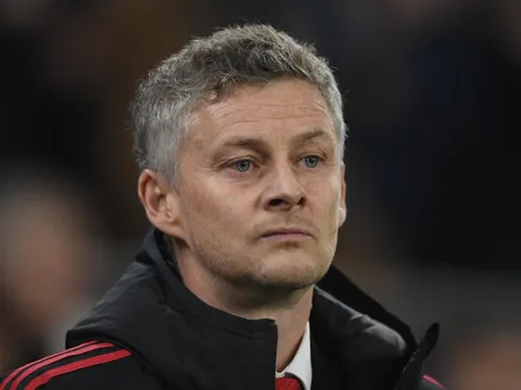 Sốc! Solskjaer "nổi điên", "sấy tóc" cầu thủ Man Utd một điều sau thảm bại