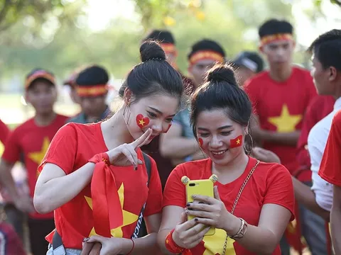 Mỹ nữ Việt "hiên ngang" đọ sắc trên đất Lào