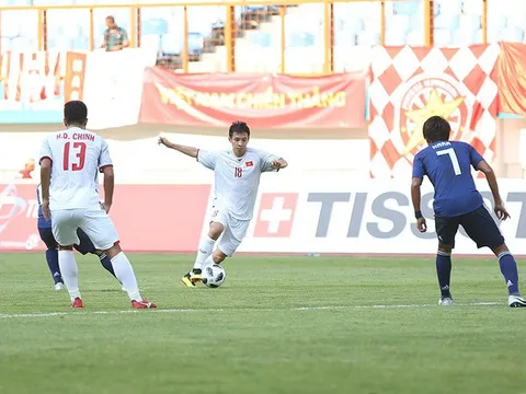 NÓNG! Sao U23 Việt Nam nhập viện ngay sau chấn thương