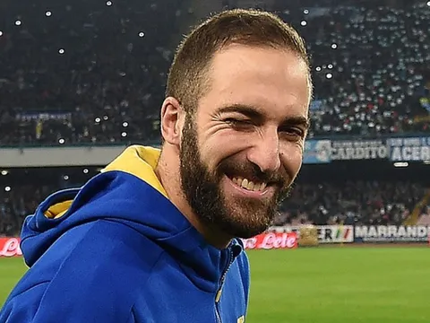 Thăng hoa cùng Juventus, Higuain quay sang đá xoáy thầy cũ
