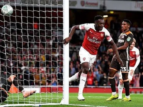 Thấy gương Man Utd, Arsenal không cho Brentford chút cơ hội