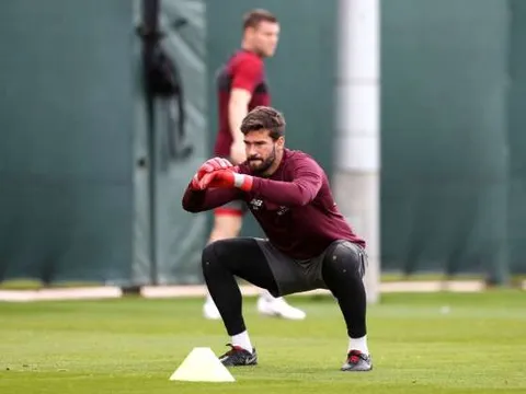 Giành thắng lợi nhẹ nhàng, Barca và Juventus dắt tay nhau đi tiếp