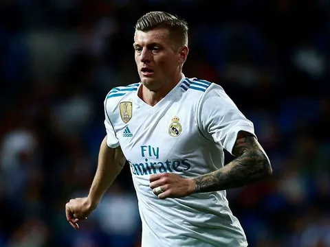 Thành Manchester ‘mê mẩn’ Toni Kroos; Barca ra giá 150 triệu euro cho sao Liverpool
