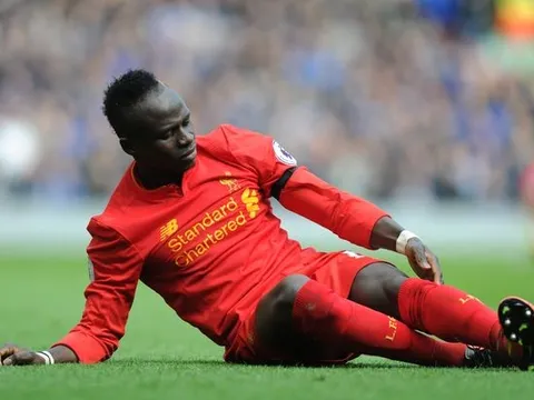 Huyền thoại M.U ‘mừng thầm’ vì Liverpool mất Mane trong trận đại chiến