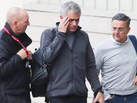 BIẾN CĂNG ở Man Utd: Mourinho không quản nổi giờ giấc của các học trò