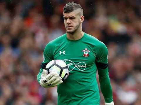 Benitez nổi đóa vì điều gì ở trận thua 0-2 trước Man Utd?