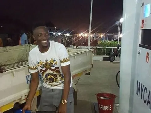 Welbeck và Giroud, Arsene Wenger chọn ai?