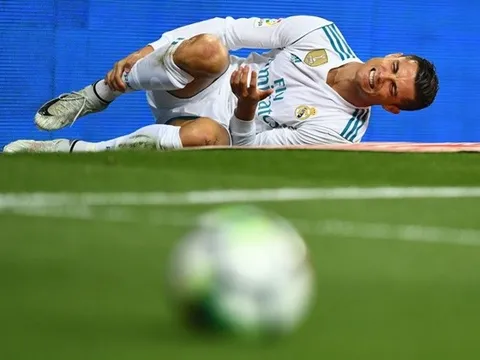 Gạt bỏ tình cảm, Liverpool không nên "tái ngộ" với Mascherano