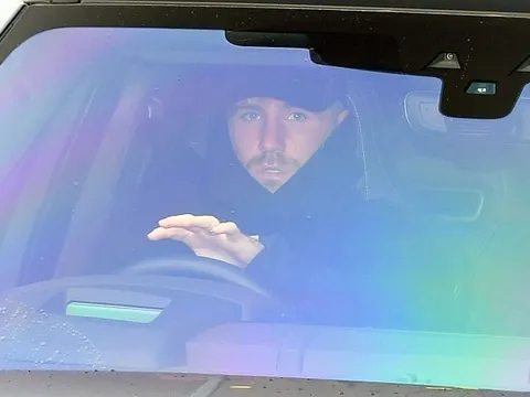 Đến sân tập Carrington với vẻ bơ phờ, Luke Shaw lại ghi điểm với Mourinho