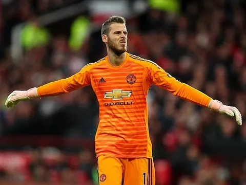 Pep Guardiola lo lắng khi mặt sân Wembley bị xới tung