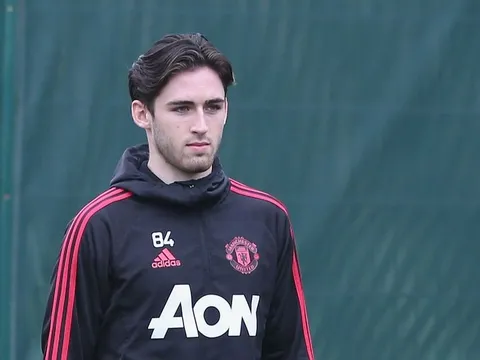 Đấu Man City, HLV Mourinho triệu tập cái tên thư sinh, điển trai nhưng lạ hoắc