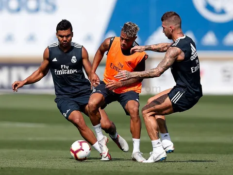 Sergio Ramos, Casemiro "thử giò" Ronaldo mới