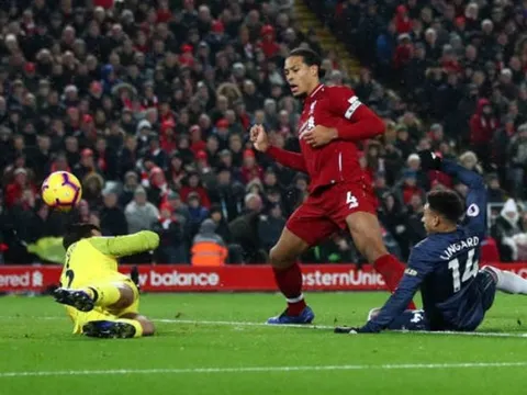 Nhà vô địch AFF Cup 2018 so sánh lối chơi Man Utd với Việt Nam