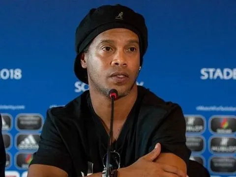 Ronaldinho bị tòa án tịch thu hộ chiếu
