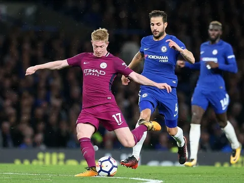 De Bruyne chói sáng, Man City đòi lại ngôi đầu từ tay 'Gã hàng xóm'