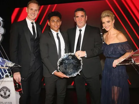 CHÍNH THỨC: Cầu thủ xuất sắc nhất đội dự bị khăn gói rời Man Utd