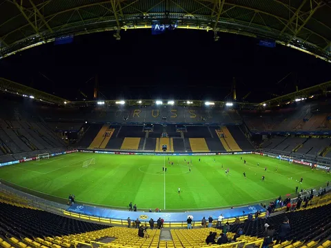 10 CLB có khán giả đến sân nhiều nhất mùa này: Dortmund vẫn vô đối