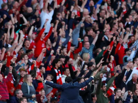 10 khoảnh khắc ấn tượng nhất vòng 3 Premier League: Cú dang tay của Emery