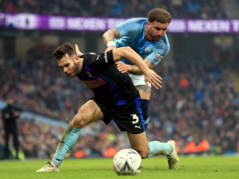 10 năm sau đêm buồn Olimpiyskiy, Kyle Walker cảm xúc gặp lại bạn cũ