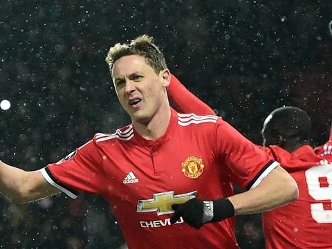 Jose Mourinho: 2 năm, 370 triệu bảng và 11 "quả bom cả tấn lẫn xịt"