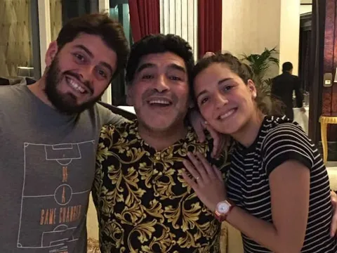 Maradona mừng sinh nhật ấm cúng bên gia đình