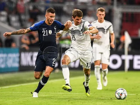 Aguero khoe vòng ba 'gợi cảm' trên sân tập