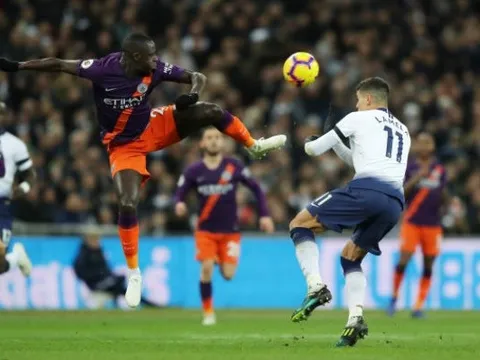 Sao Man City gây sốc với pha đánh nguội thô thiển trước Tottenham
