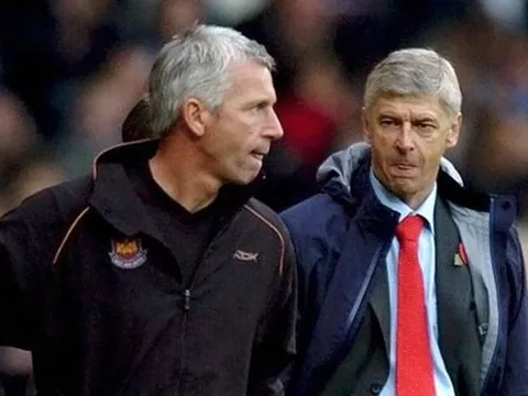 12 năm trước, Wenger từng dính vào "rắc rối" giống Mourinho